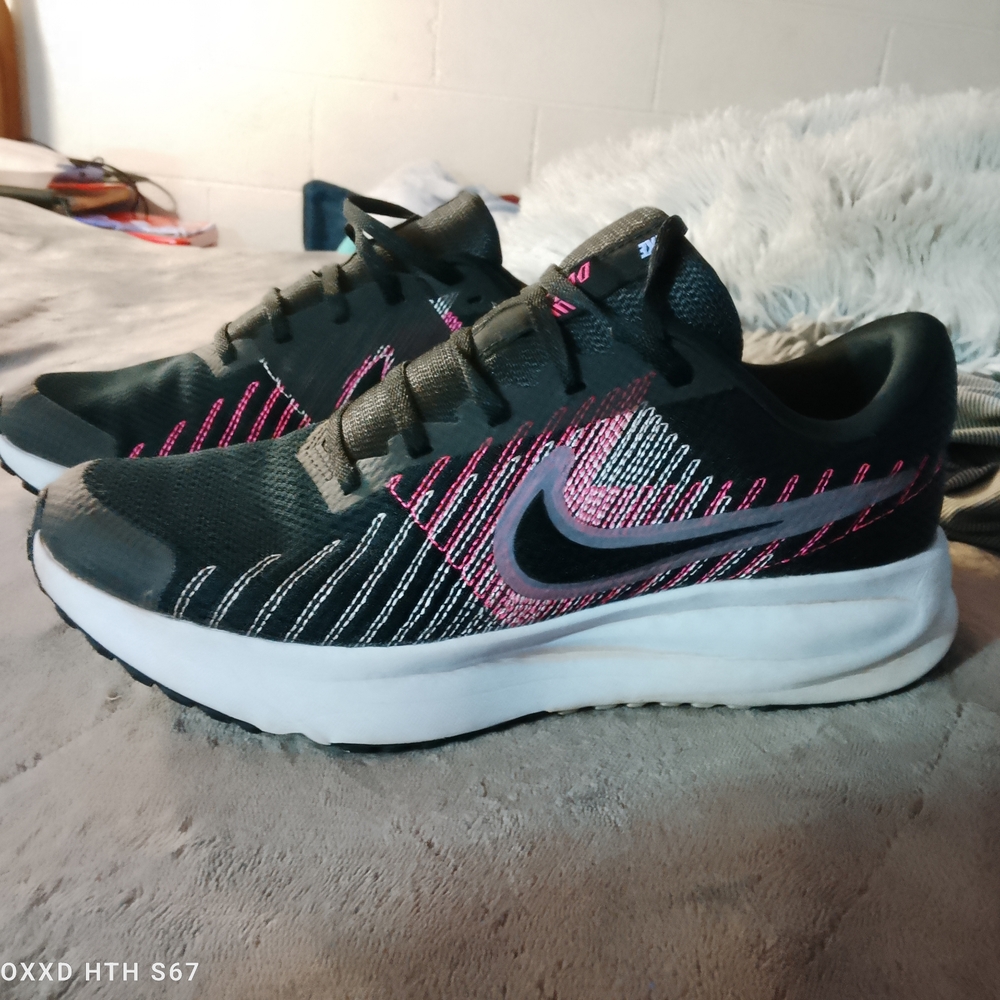 Nike Womens Black Sneakers with Pink Accents